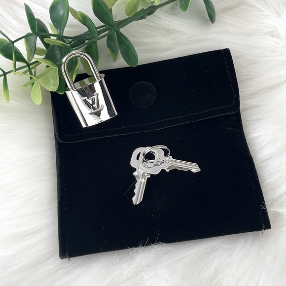 Louis Vuitton Silver Padlock and Key #315 - Picture 7 of 15